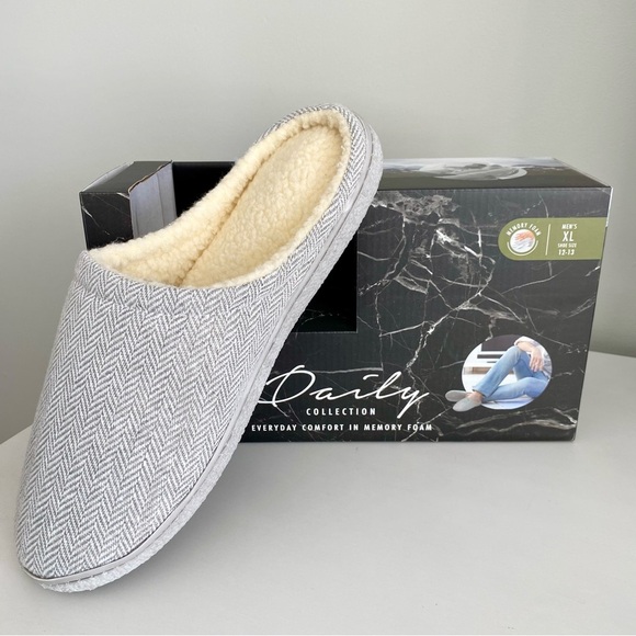 Men's Slippers - Gray - Picture 2 of 6